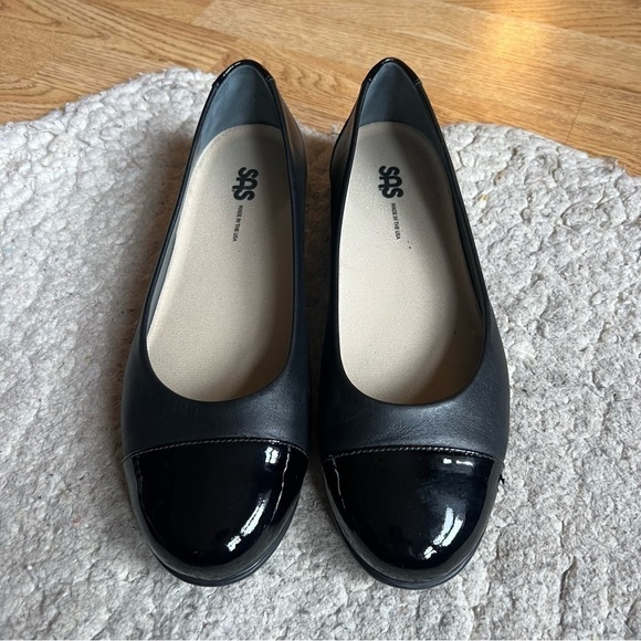 SAS: Black Leather Patent Leather Tip& Heels Toes Slip On Ballet Flats Sz 11.5M - Picture 2 of 11
